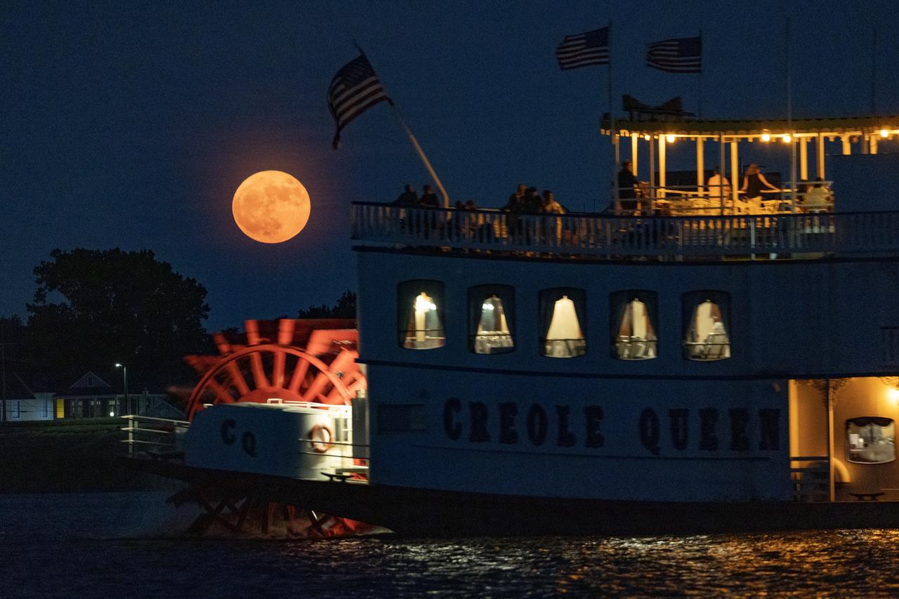 A supermoon rises over the Mississippi River and the Crescent City Aug. 1. The early August full Moon is the second largest in Earth’s skies for 2023. Later in August, a full Moon will appear in the skies for a second time. New Orleans is home to NASA’s Michoud Assembly Facility, where stages for NASA’s SLS (Space Launch System) rocket and structures for Orion spacecraft are produced for the Artemis missions. 